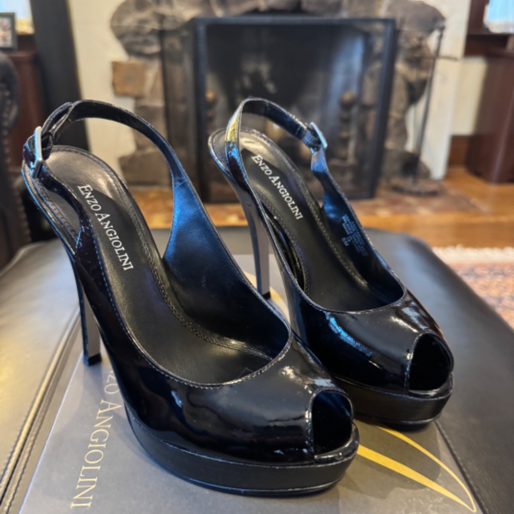 Ladies Black Patent Leather Peep Toe Sling Back Pump - Picture 2 of 2